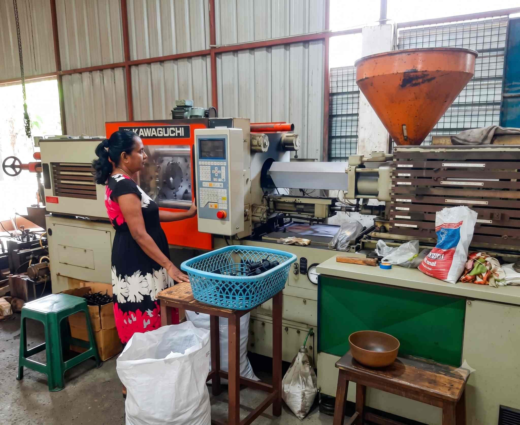 Injection molding machine – plastic & molding unit, Lanka Brush Exports (3)