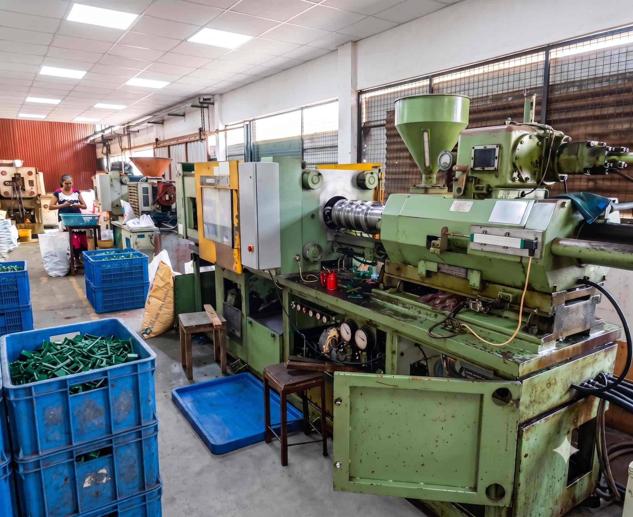 Injection molding machine – plastic & molding unit, Lanka Brush Exports (4)